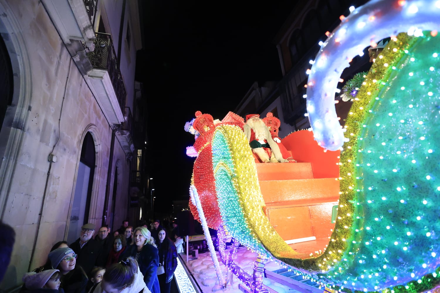 Papá Noel se deja ver en la Cabalgaza de Salamanca