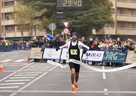 Mousaab Hadout inscribe su nombre en la lista de honor de la San Silvestre Salmantina