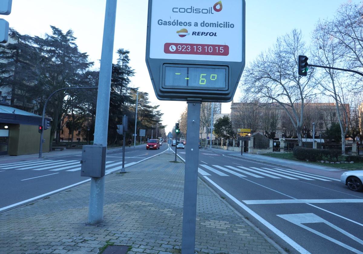 Un termómetro de Salamanca refleja este miércoles -6 grados.