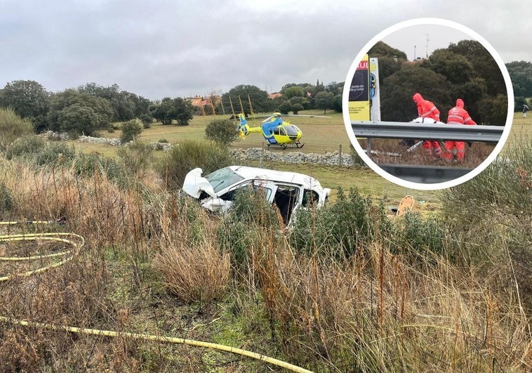 La furgoneta implicada en el accidente atrapada en la cuneta. En el círculo, dos auxiliares de Sacyl rescatan al herido