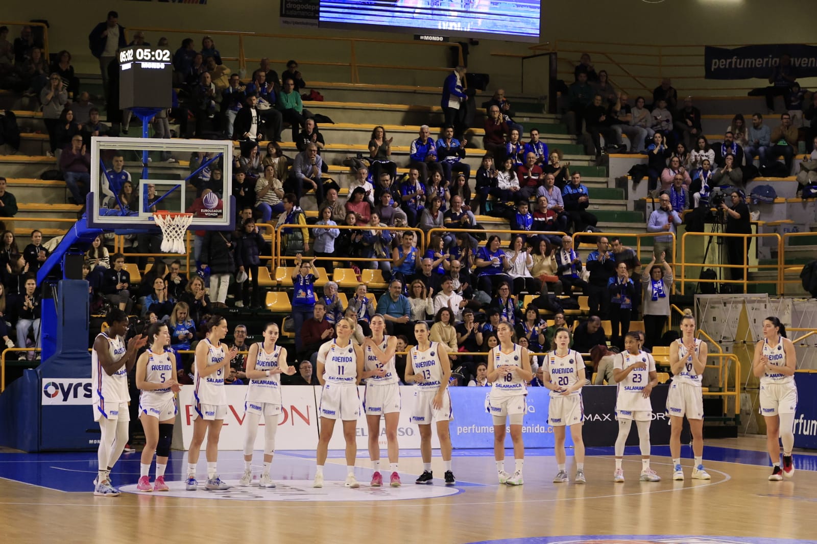 Sonora pitada para el poco deportivo Bourges Basket ante Avenida