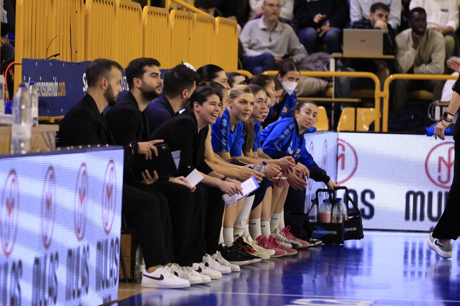 Sonora pitada para el poco deportivo Bourges Basket ante Avenida