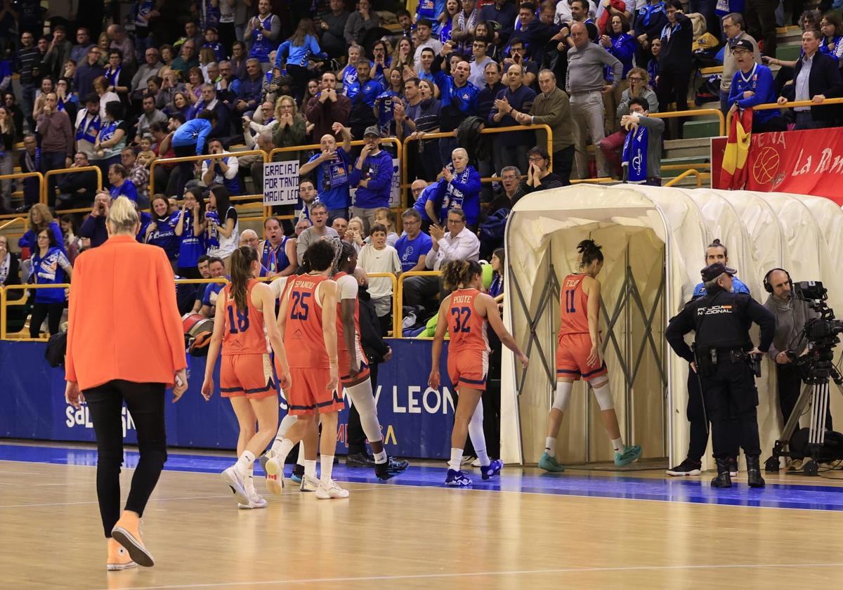 Sonora pitada para el poco deportivo Bourges Basket ante Avenida