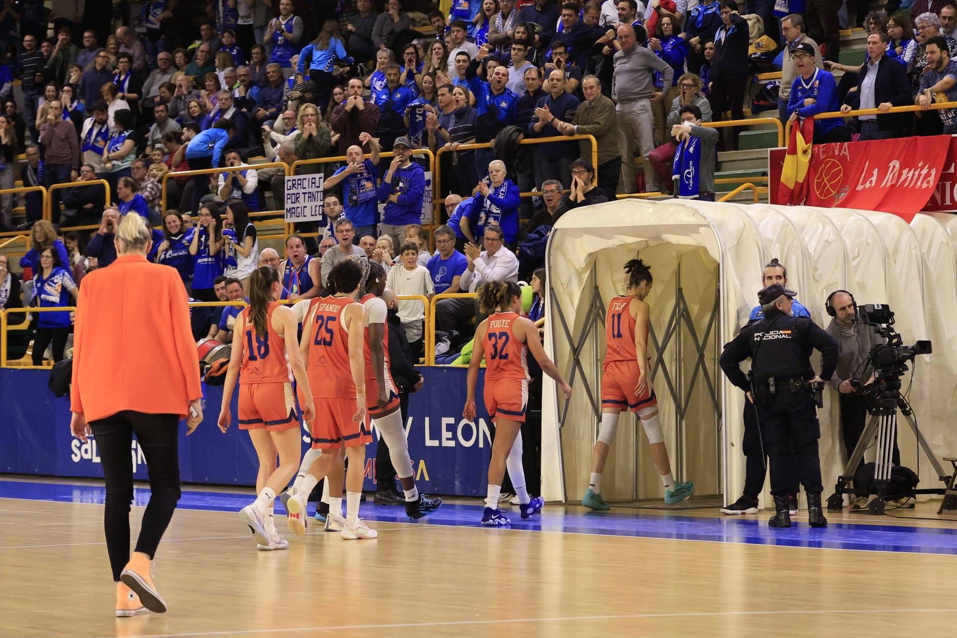 Sonora pitada para el poco deportivo Bourges Basket ante Avenida