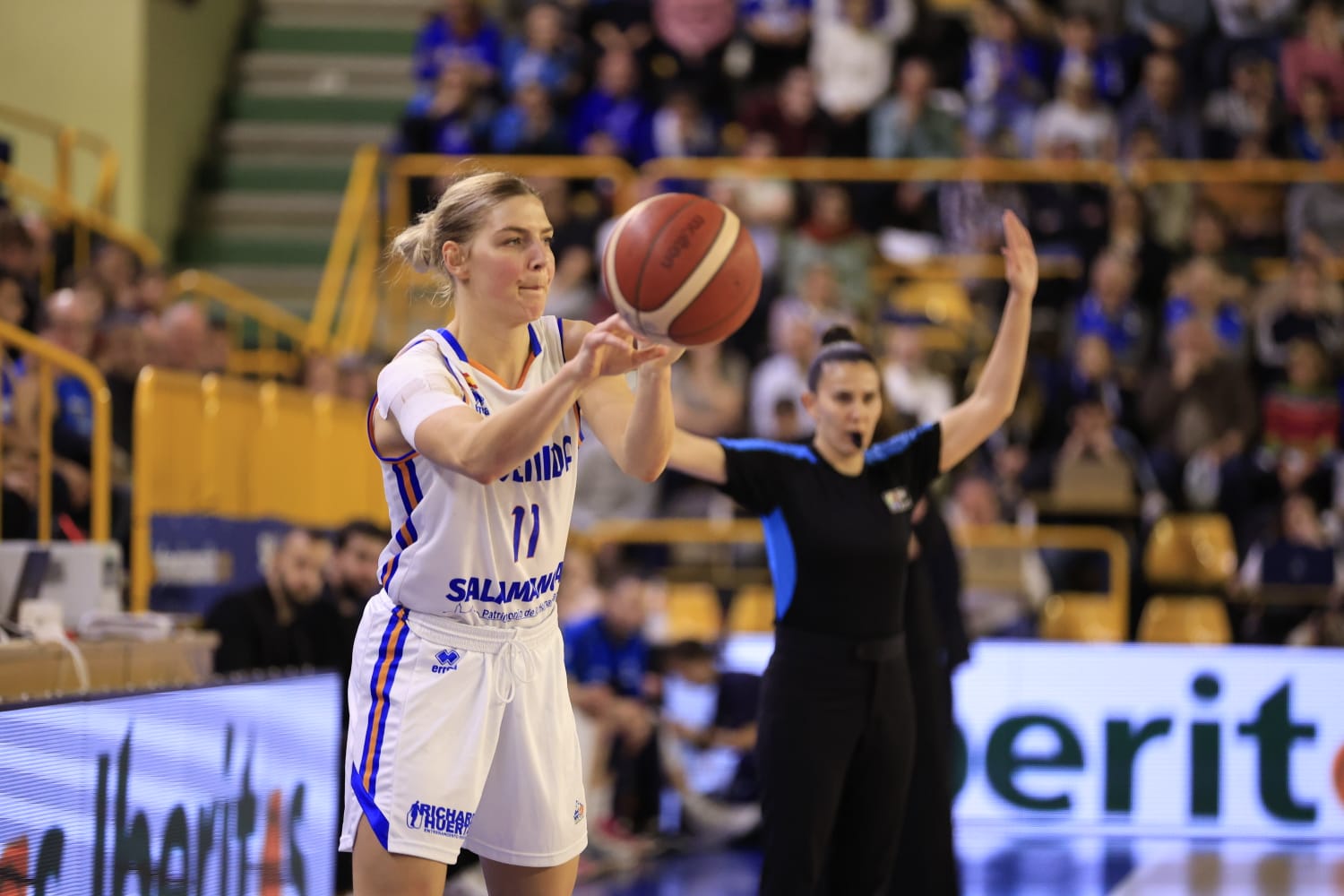 Sonora pitada para el poco deportivo Bourges Basket ante Avenida