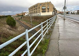 Viaducto de la avenida Saavedra y Fajardo sobre las vías del tren.
