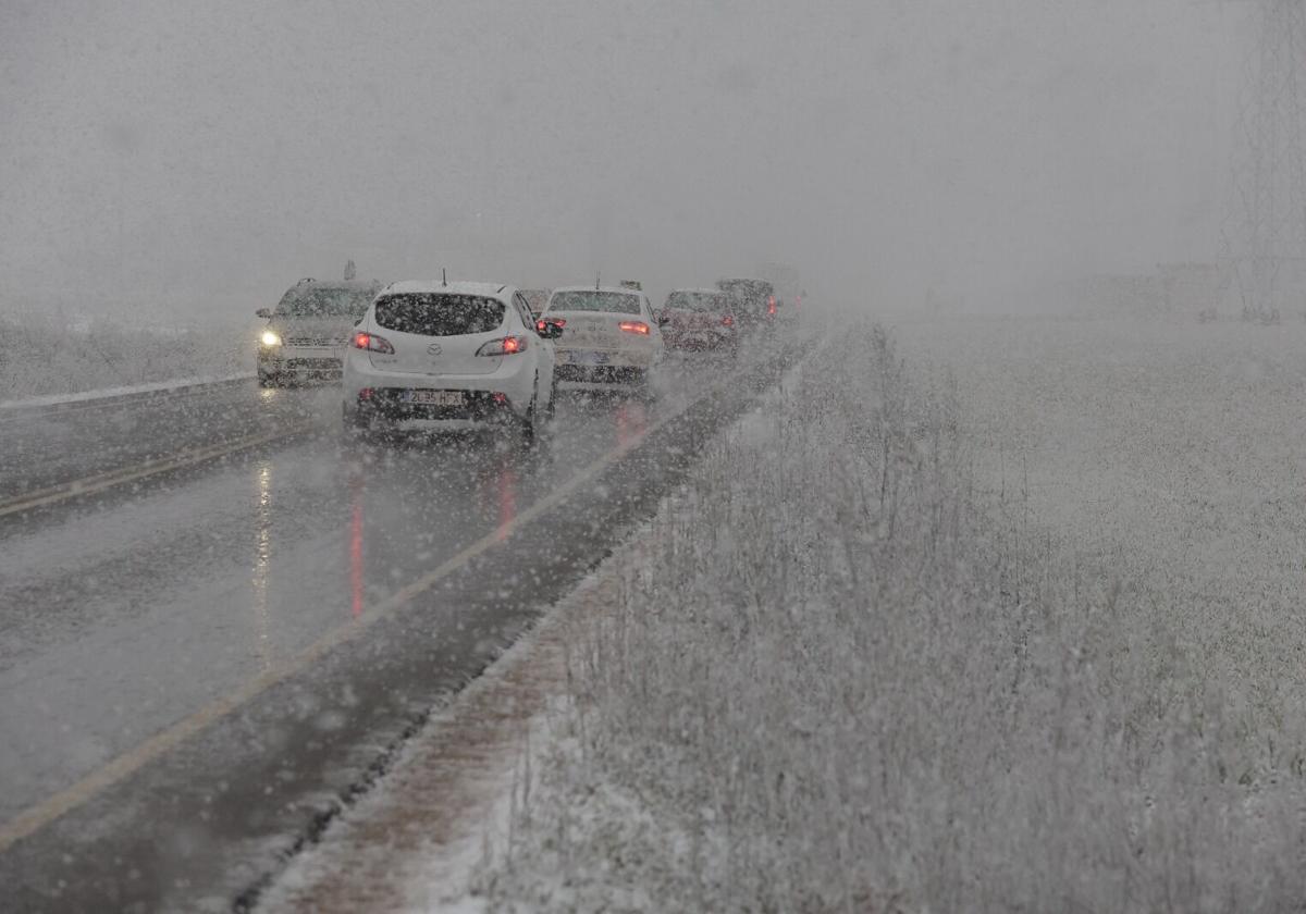 Foto de Archivo de nieve en las carreteras de Salamanca