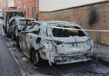 Arden tres vehículos de madrugada en Carbajosa de la Sagrada