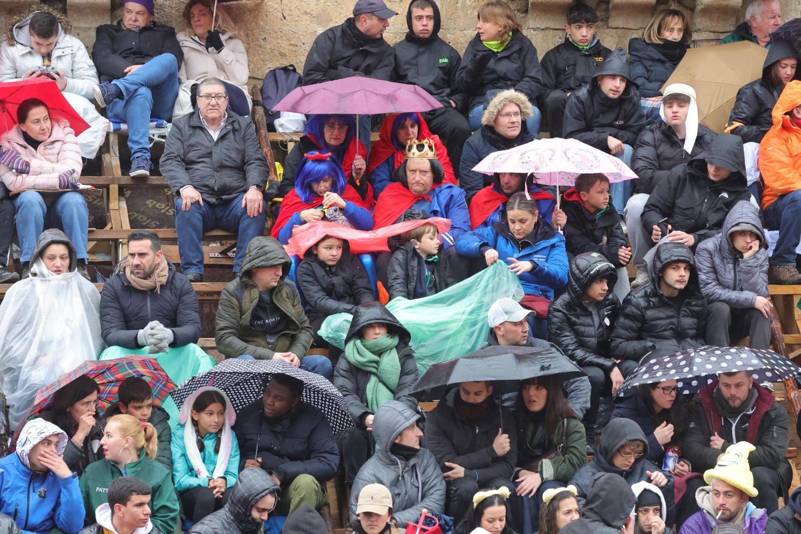 Un encierro pasado por agua en el Carnaval del Toro de Ciudad Rodrigo