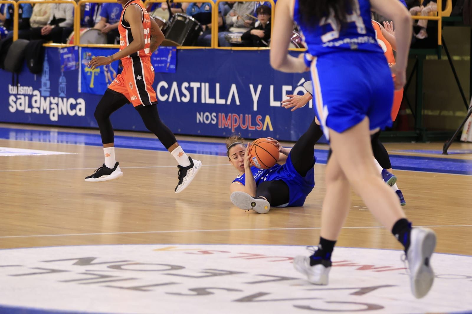 Victoria de campeón de Perfumerías Avenida frente a Valencia Basket