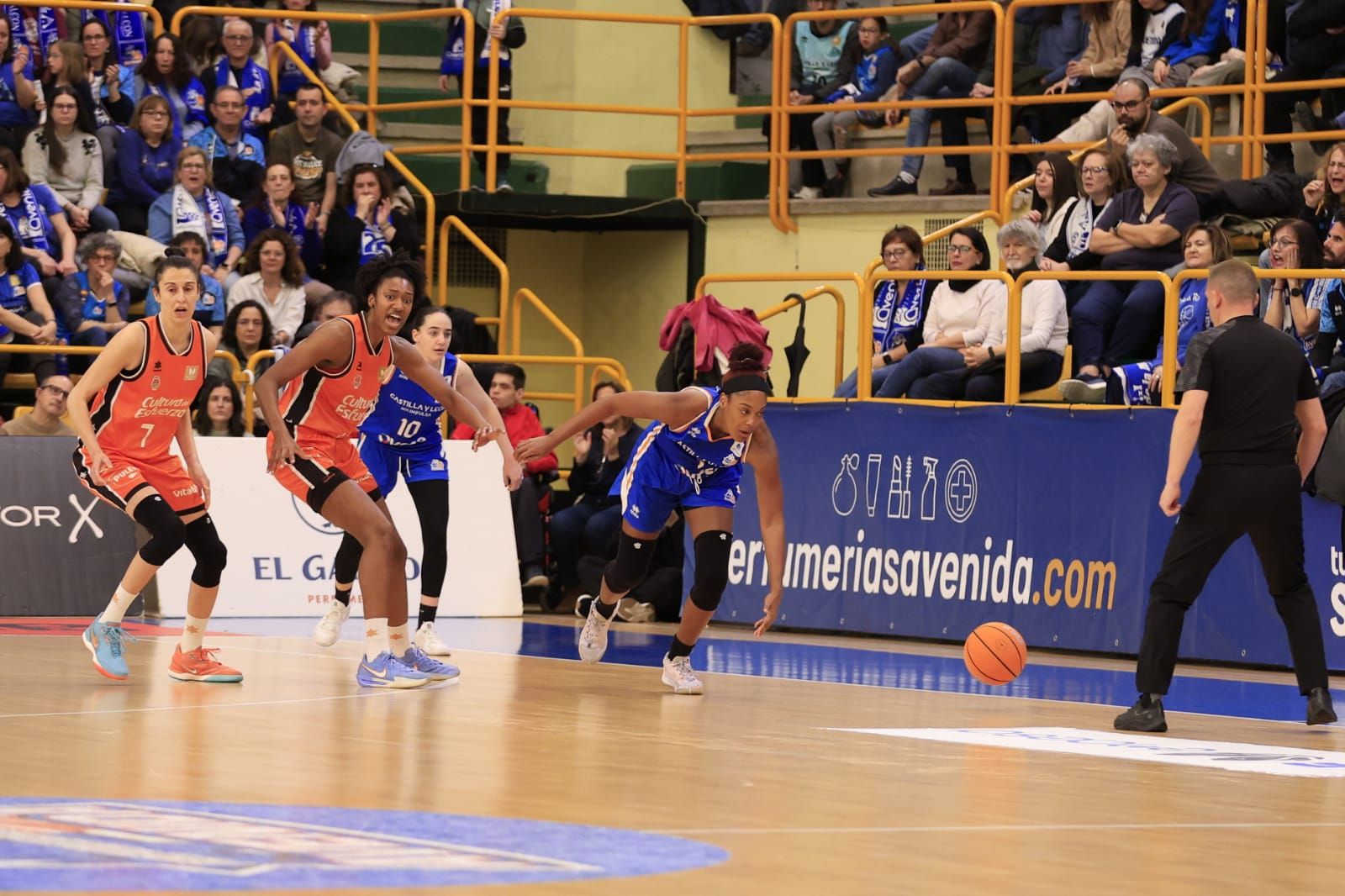 Victoria de campeón de Perfumerías Avenida frente a Valencia Basket