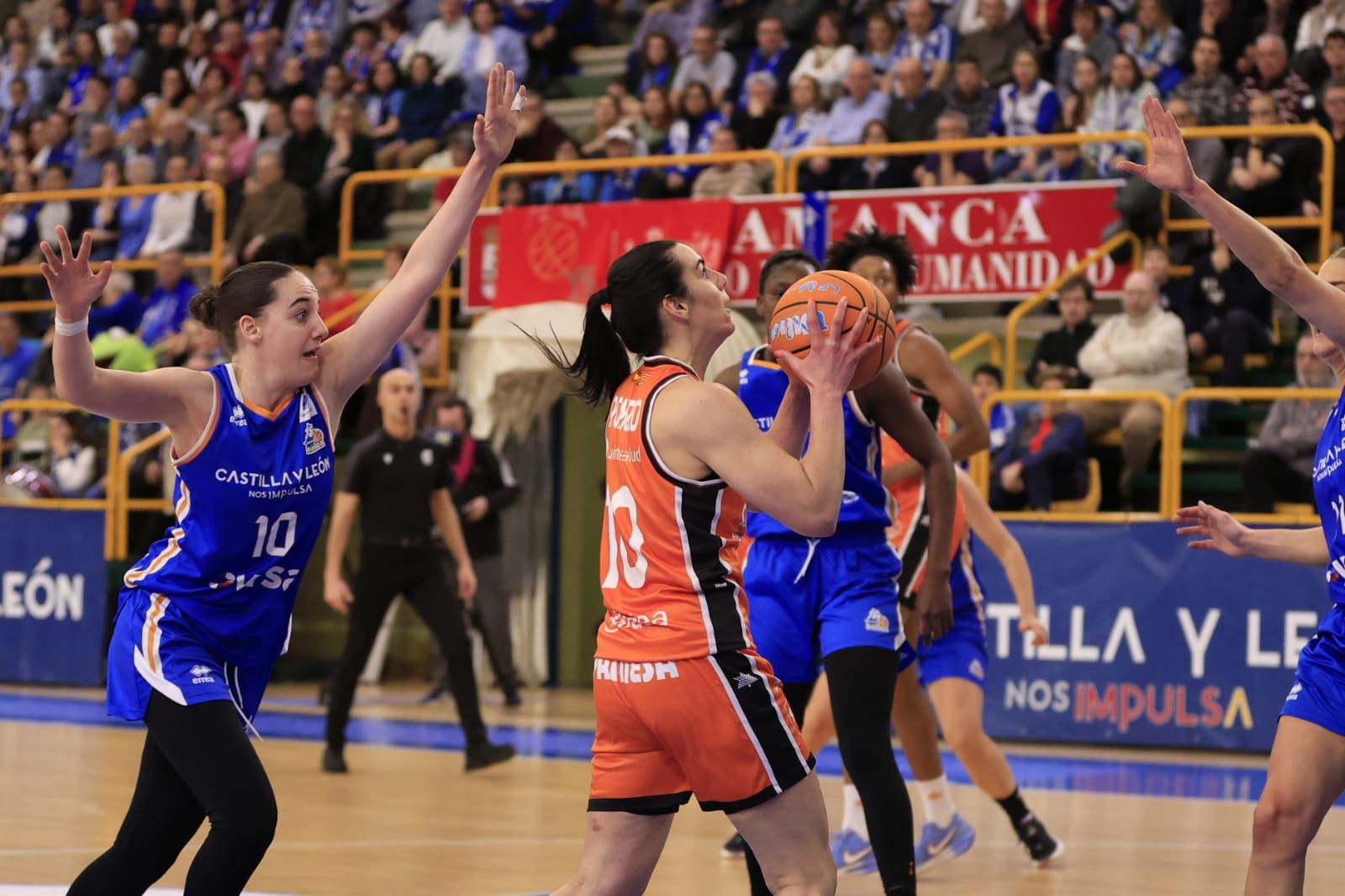 Victoria de campeón de Perfumerías Avenida frente a Valencia Basket