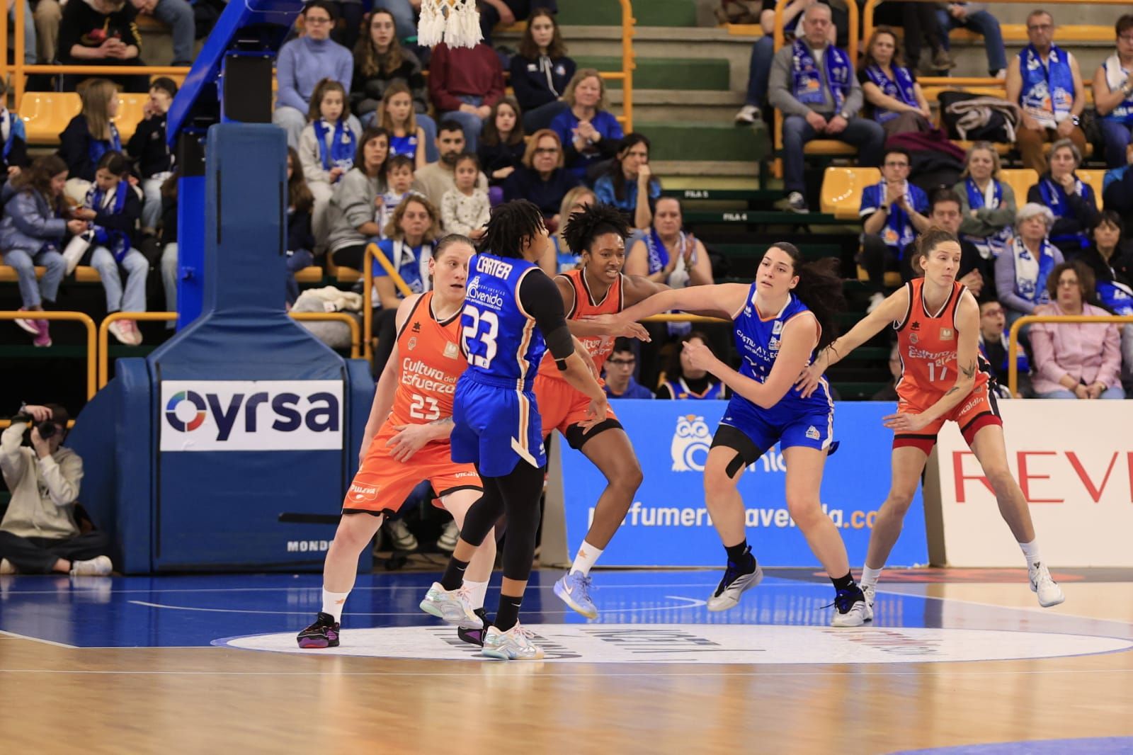 Victoria de campeón de Perfumerías Avenida frente a Valencia Basket