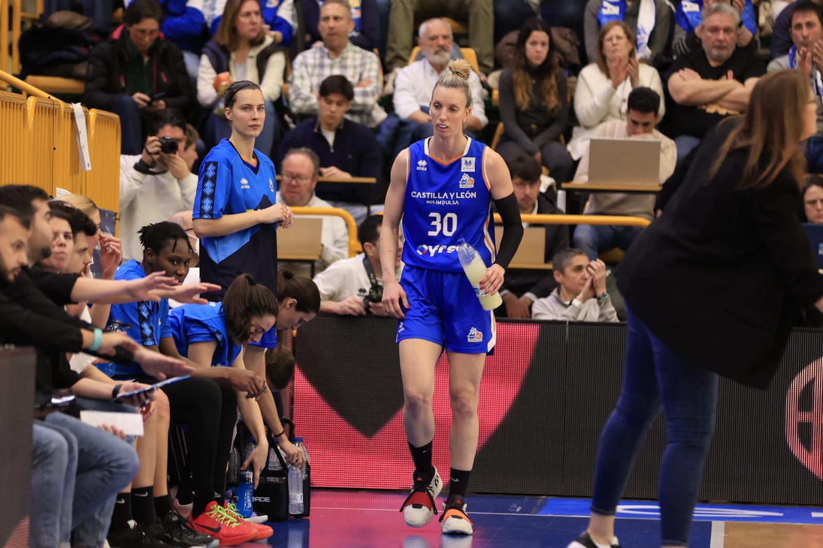 Victoria de campeón de Perfumerías Avenida frente a Valencia Basket