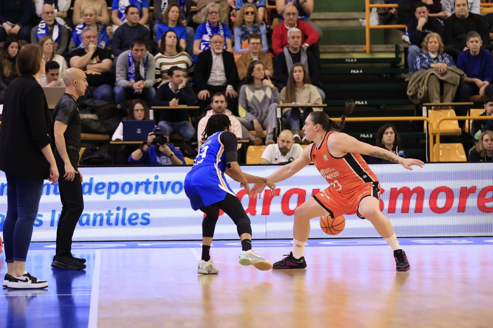 Victoria de campeón de Perfumerías Avenida frente a Valencia Basket
