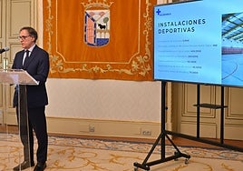 El alcalde de Salamanca, durante la presentación de las próximas inversiones.