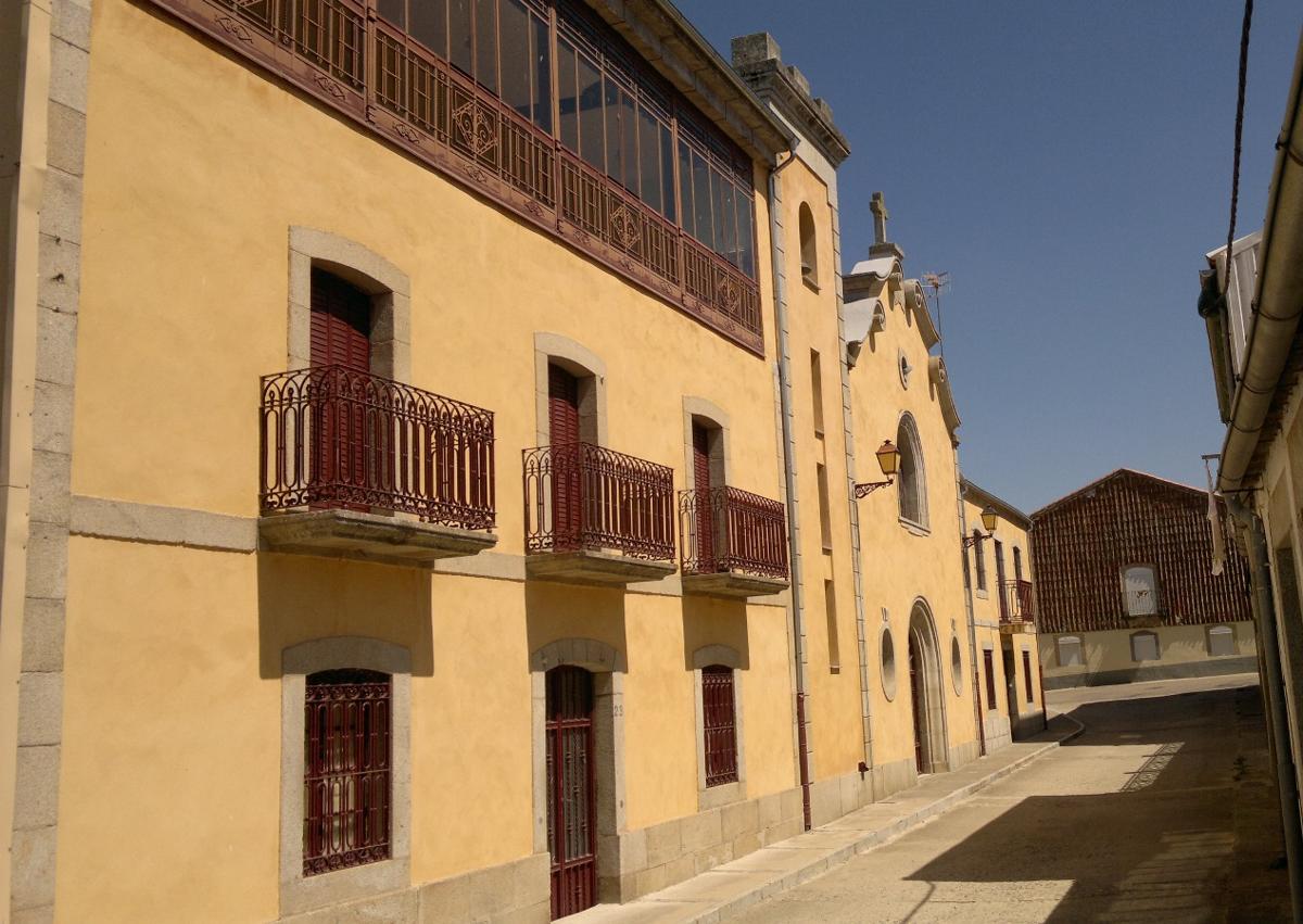 Imagem secundária 1 - A declaração imponente de uma cidade em Salamanca que tem sua própria capela