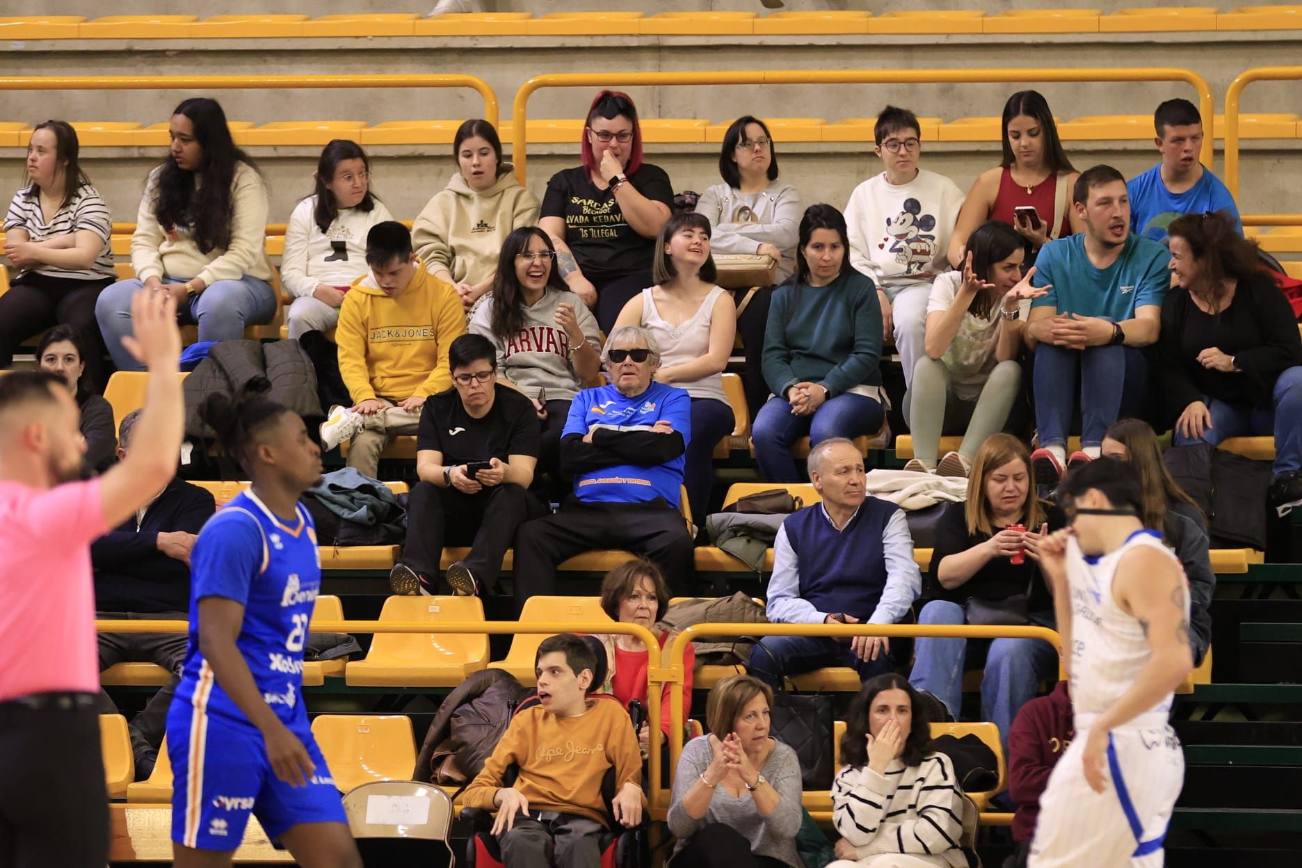 En imágenes la derrota de Avenida Xoborg ante el Peixe Galego