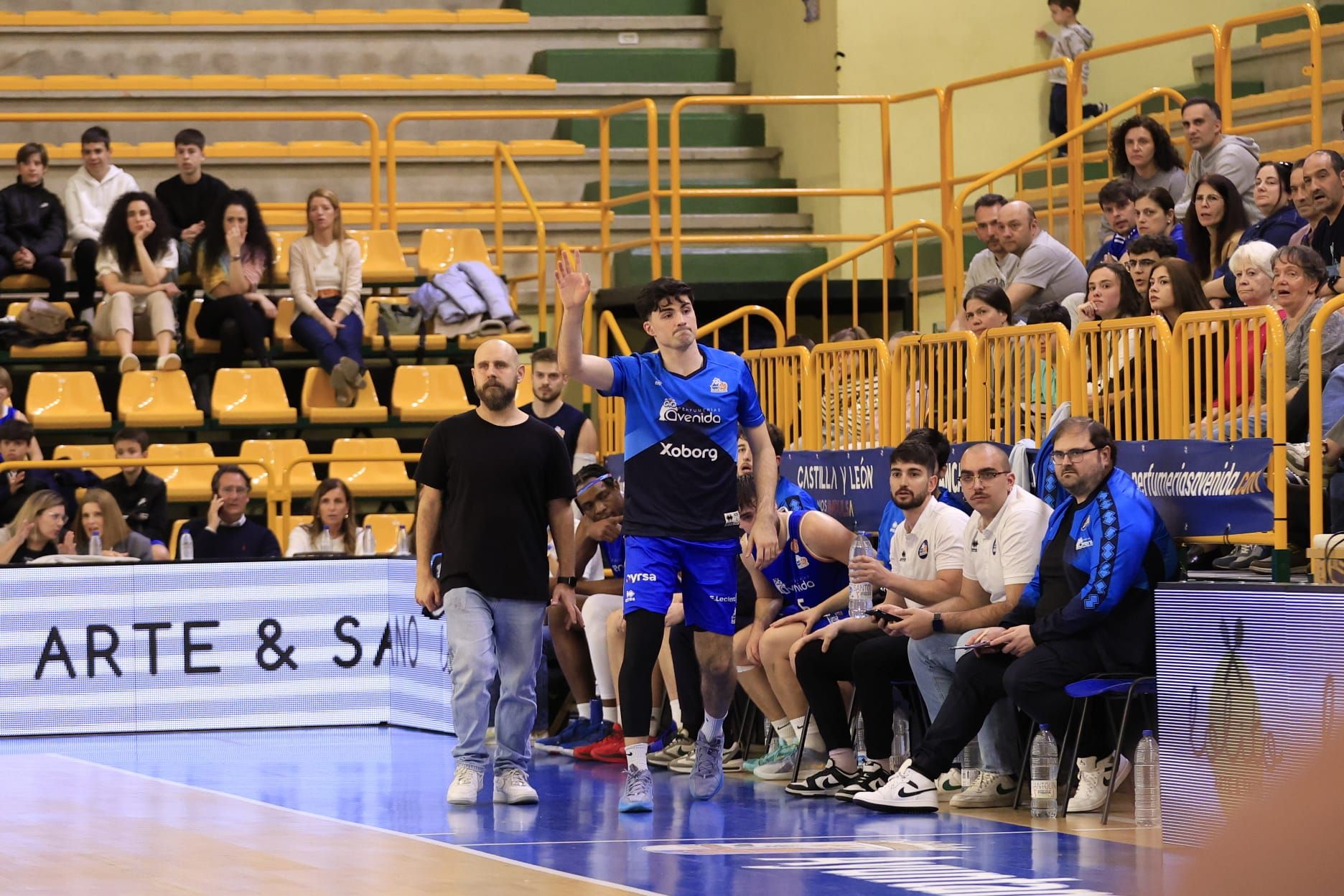 En imágenes la derrota de Avenida Xoborg ante el Peixe Galego