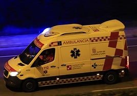 Ambulancia de soporte vital básico del Sacyl en una imagen de archivo