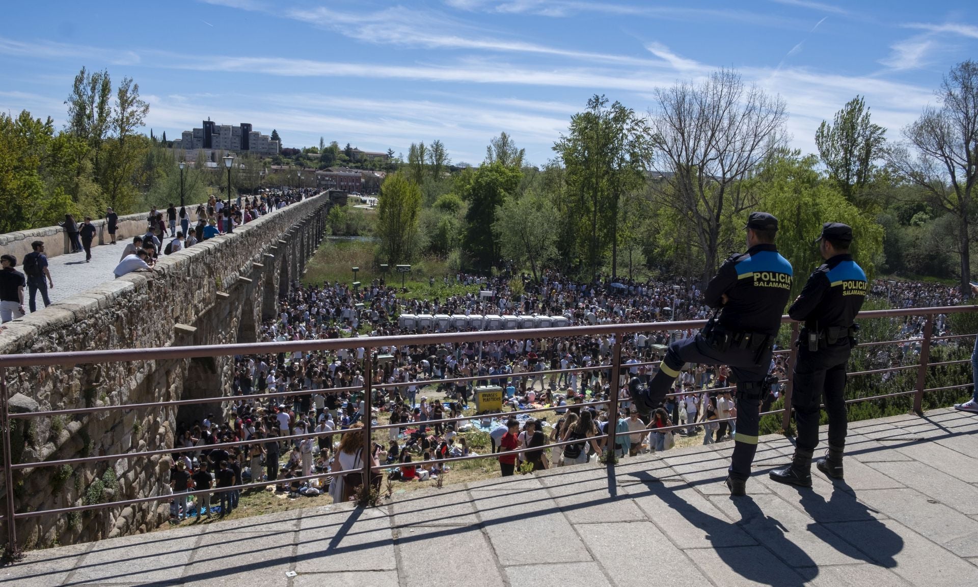 Salamanca pronostica un Lunes de Aguas masivo con aglomeraciones en el Tormes