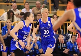 Laura Gil, durante el partido de las azulonas este sábado en Salamanca