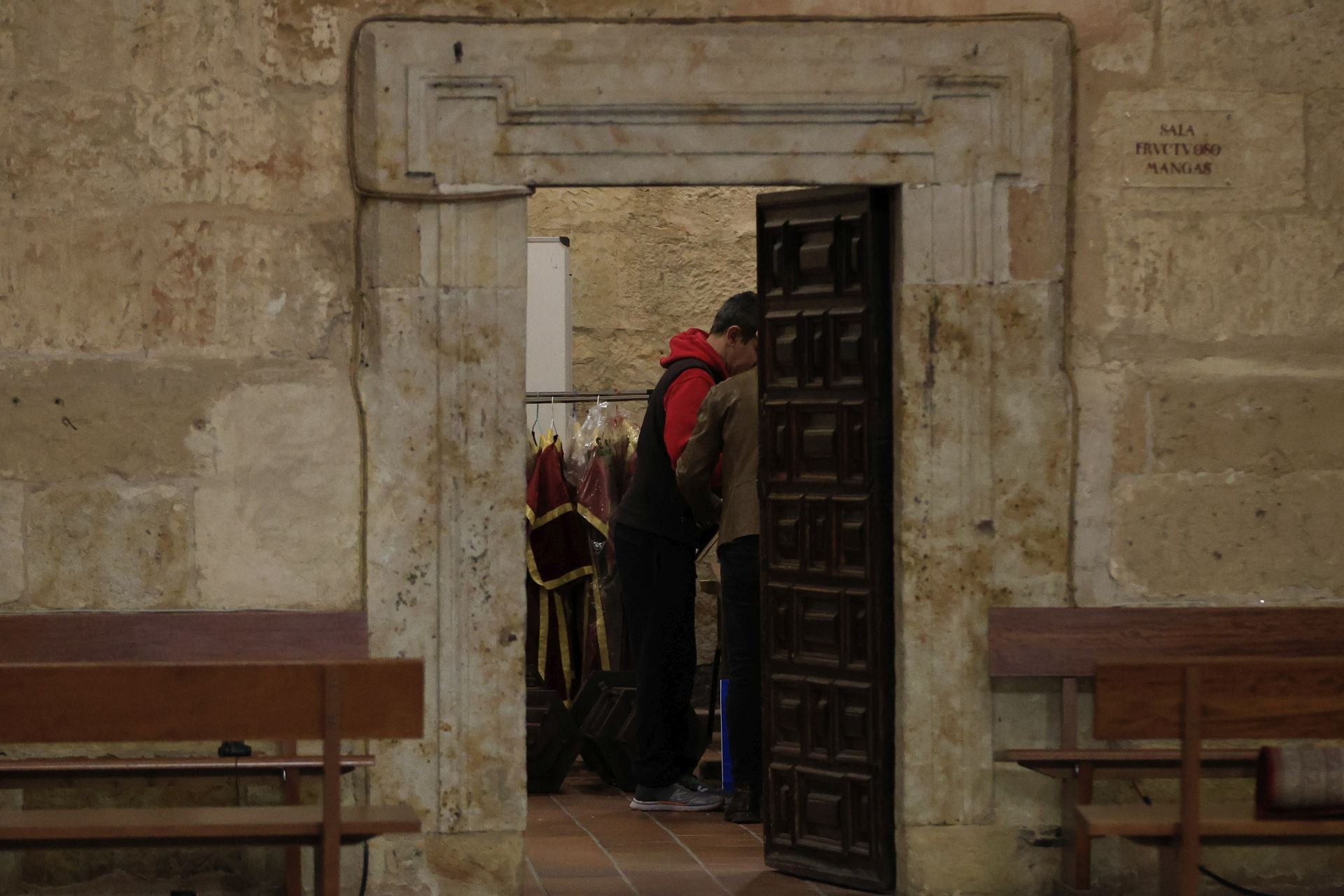Las imágenes del montaje de los pasos de Semana Santa en Salamanca