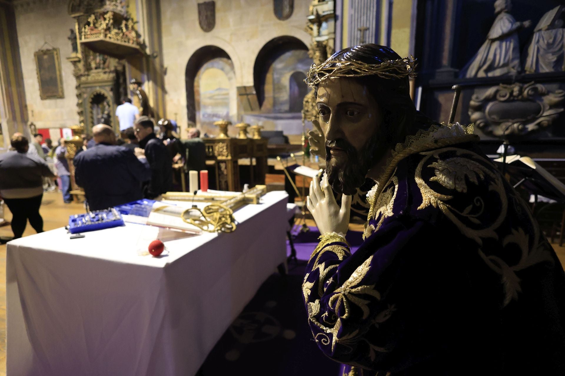 Las imágenes del montaje de los pasos de Semana Santa en Salamanca