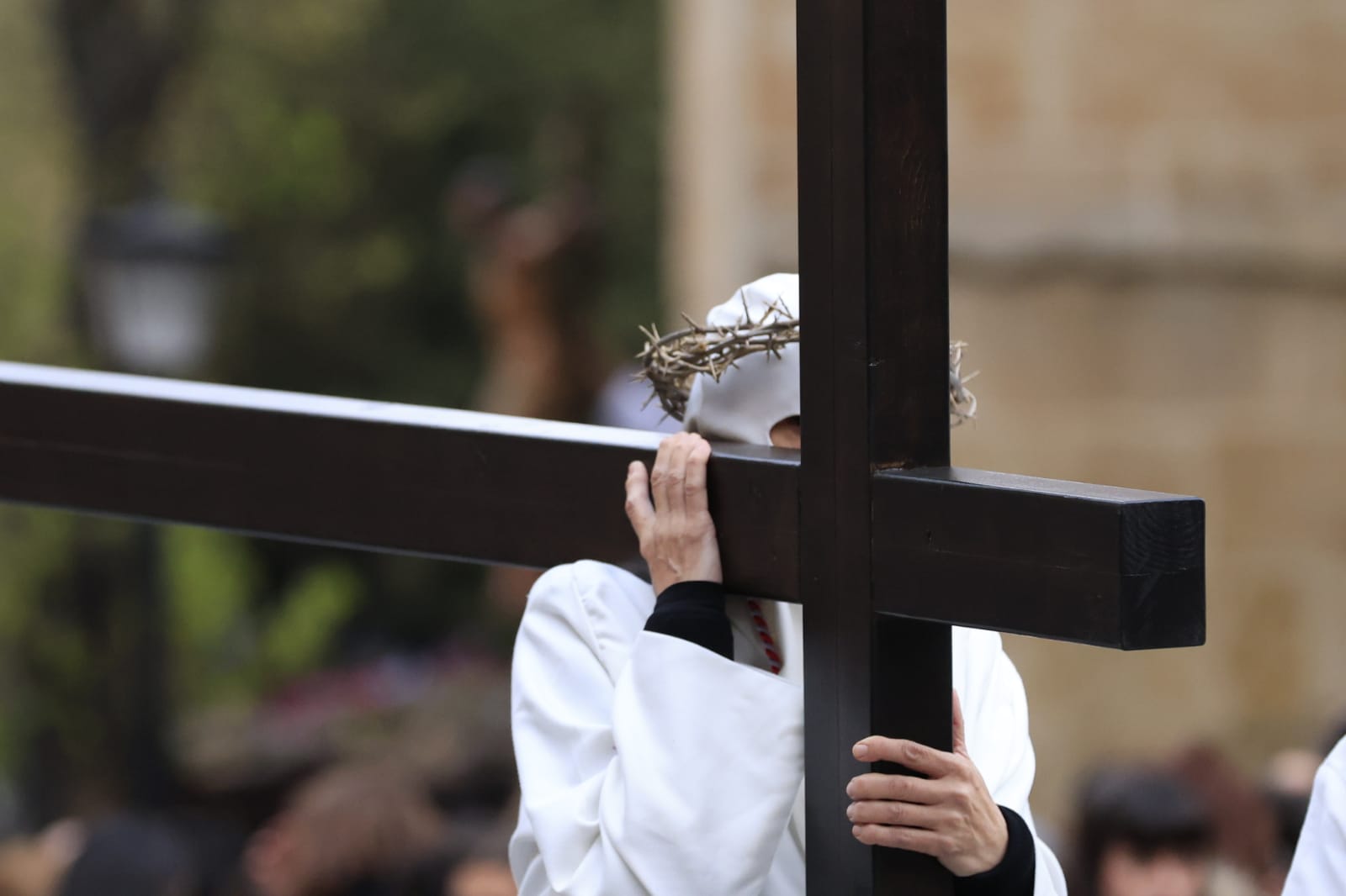 Un renovado paso lleno de expectación convence en la procesión de la Seráfica Hermandad