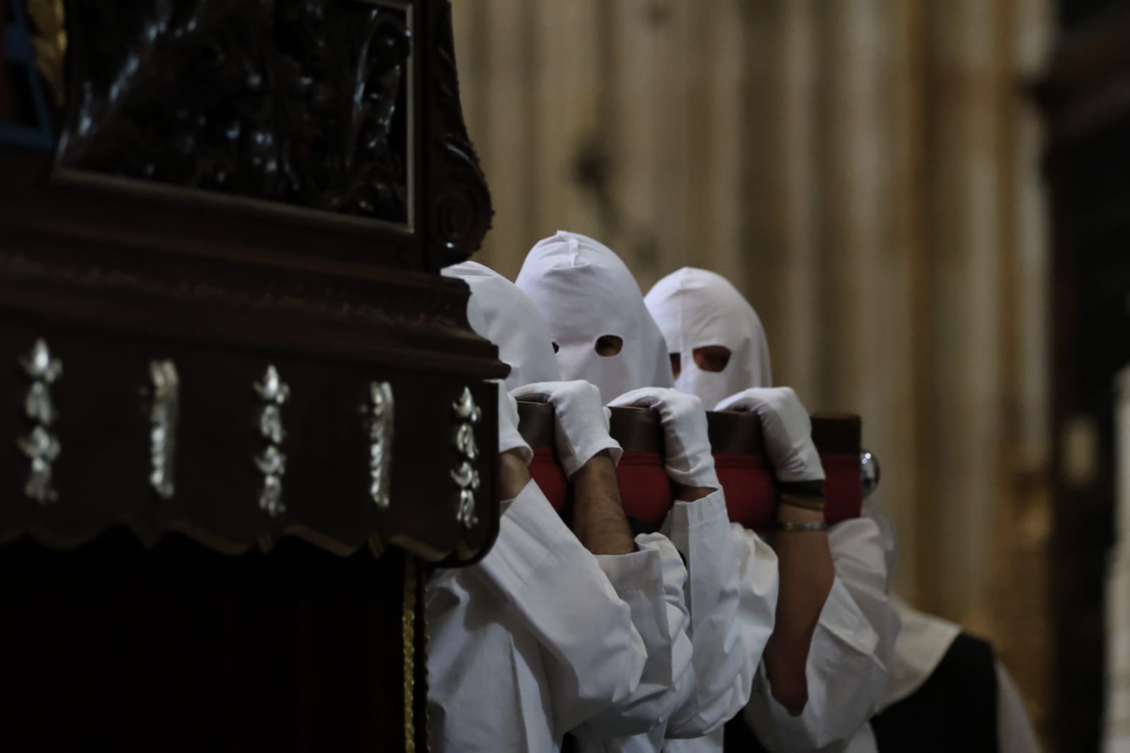 La lluvia respeta el Jueves Santo de Salamanca con el Vía Crucis desde la Catedral