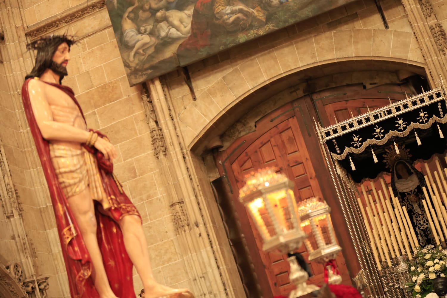 La lluvia respeta el Jueves Santo de Salamanca con el Vía Crucis desde la Catedral