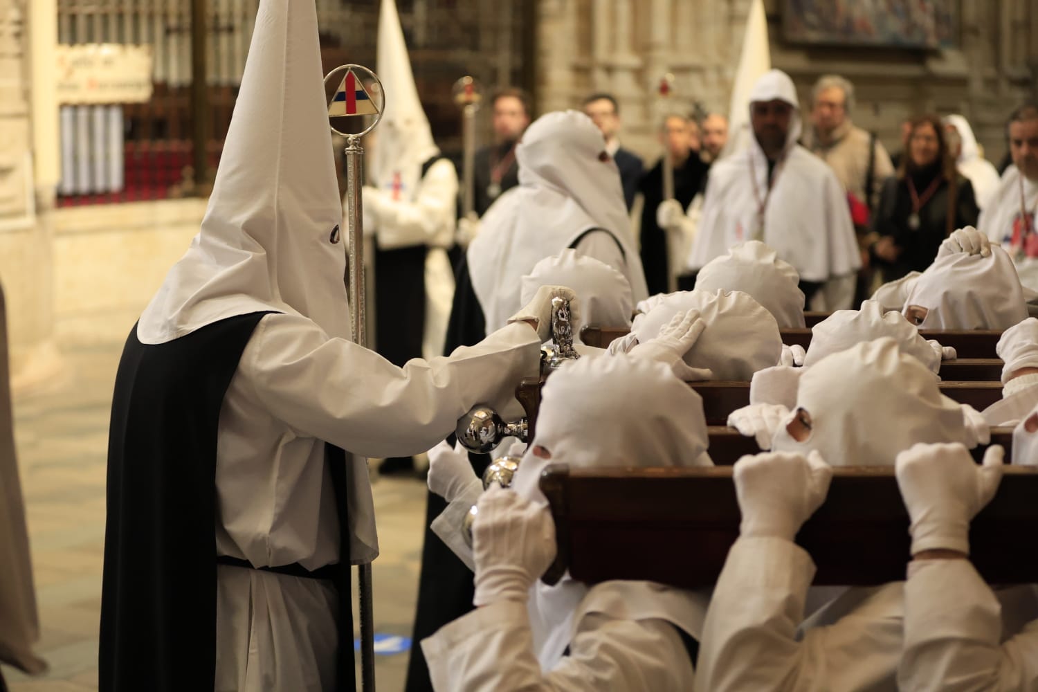 La lluvia respeta el Jueves Santo de Salamanca con el Vía Crucis desde la Catedral
