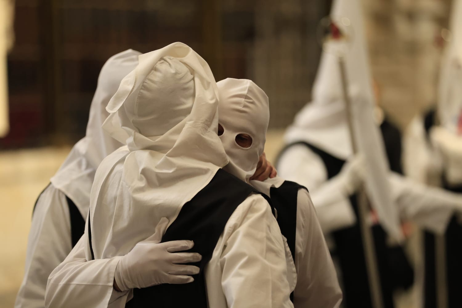 La lluvia respeta el Jueves Santo de Salamanca con el Vía Crucis desde la Catedral
