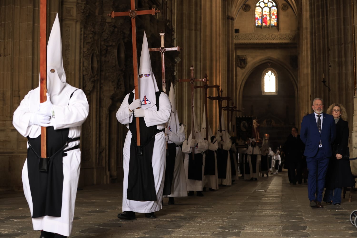 La lluvia respeta el Jueves Santo de Salamanca con el Vía Crucis desde la Catedral