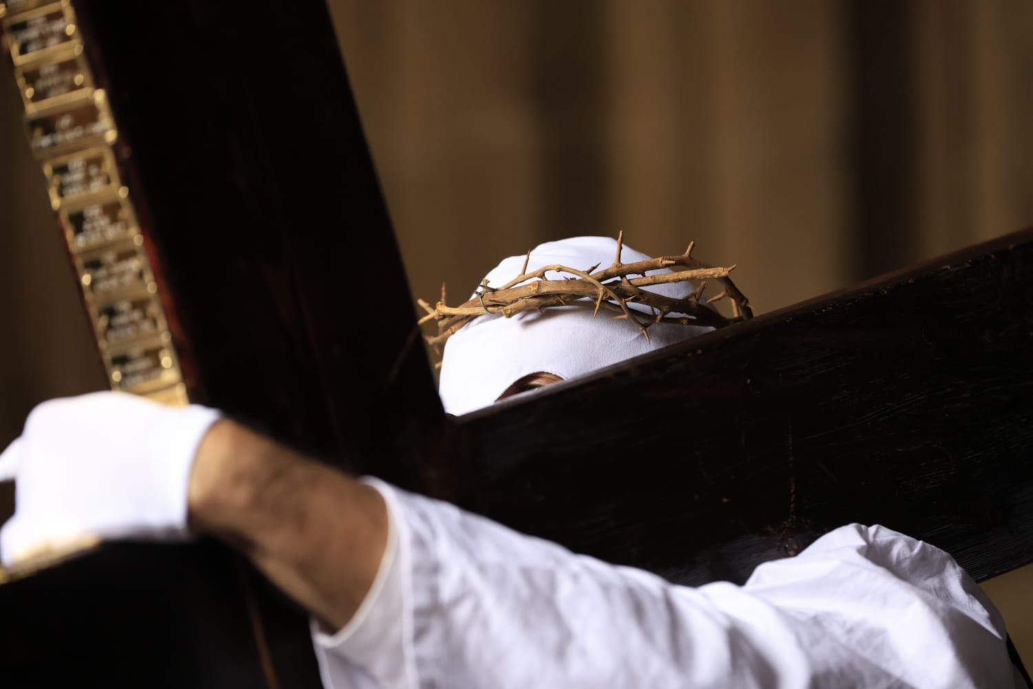 La lluvia respeta el Jueves Santo de Salamanca con el Vía Crucis desde la Catedral