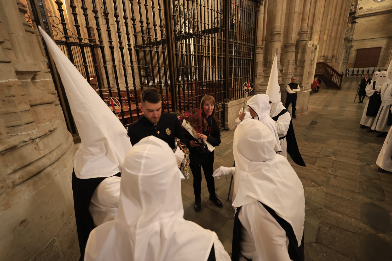 La lluvia respeta el Jueves Santo de Salamanca con el Vía Crucis desde la Catedral