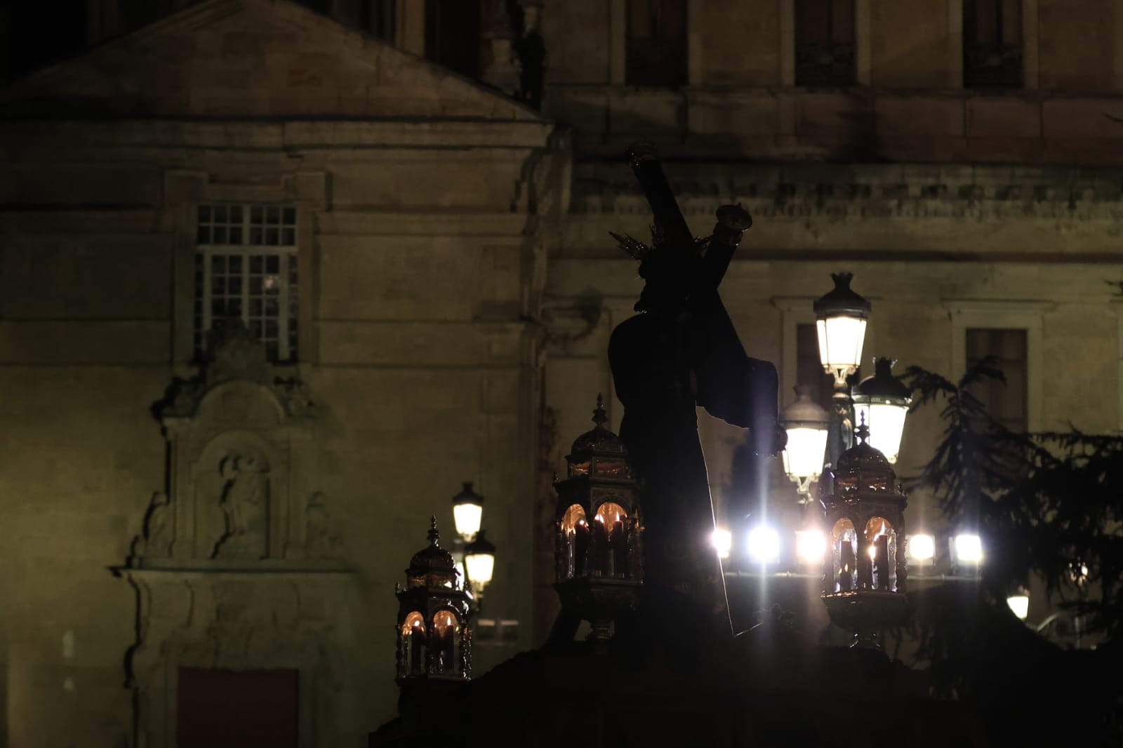 La Hermandad Dominicana recorre Salamanca bajo una madrugada serena