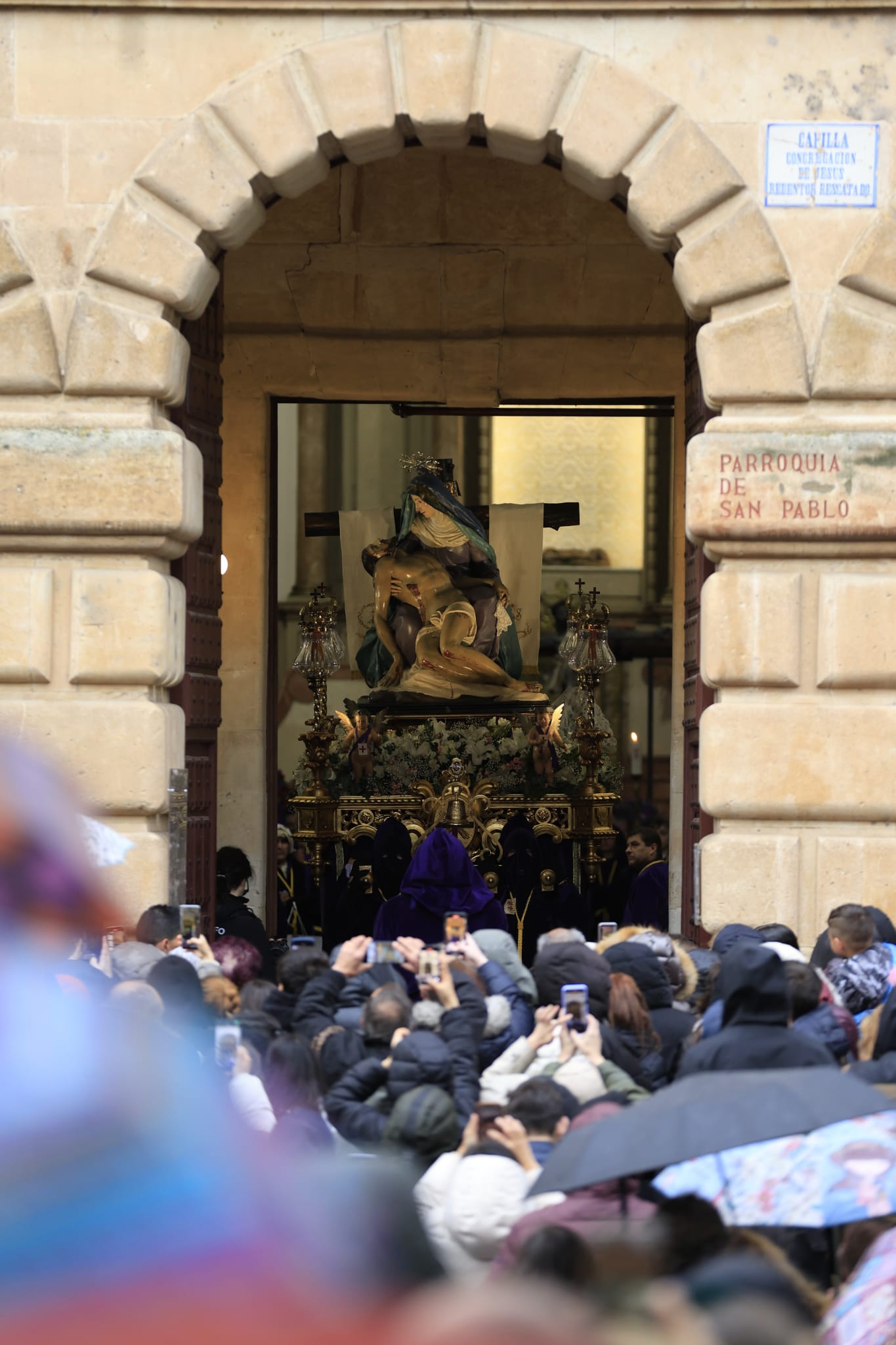 El cielo se impone al Viernes Santo: suspendidas todas las procesiones de la tarde en Salamanca