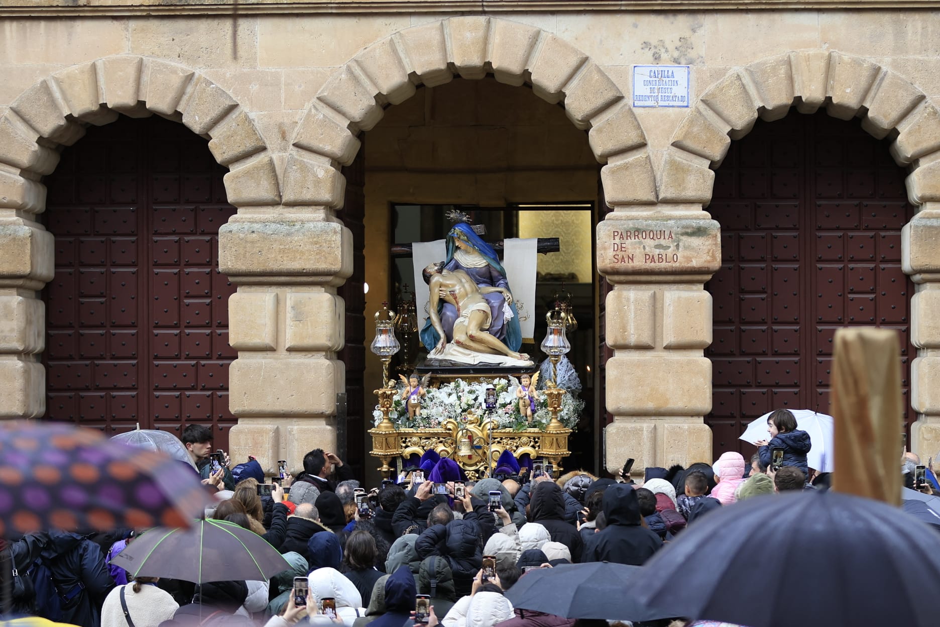 El cielo se impone al Viernes Santo: suspendidas todas las procesiones de la tarde en Salamanca