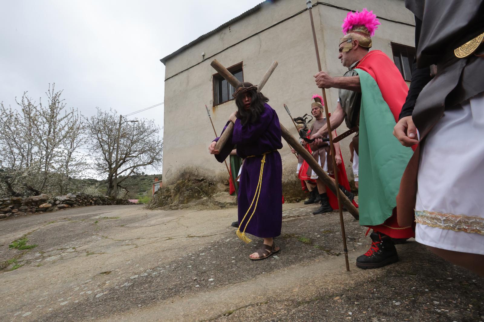Serradilla del Arroyo representa su tradicional Pasión Viviente