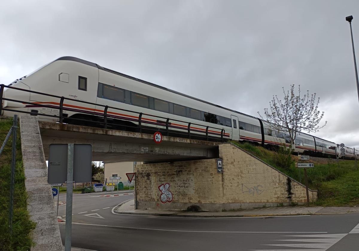 Los cambios en el tren más lento de Salamanca para que llegue 20 minutos antes a Madrid
