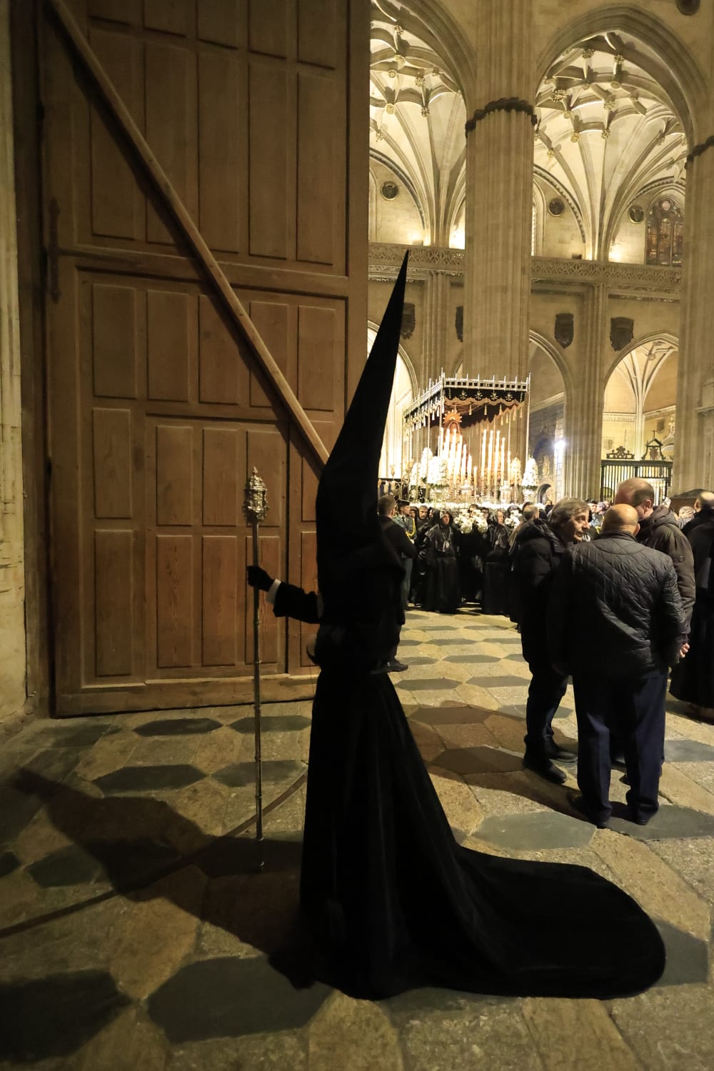 Sin Soledad ni Cristo de la Liberación: la lluvia desluce el inicio del Sábado Santo