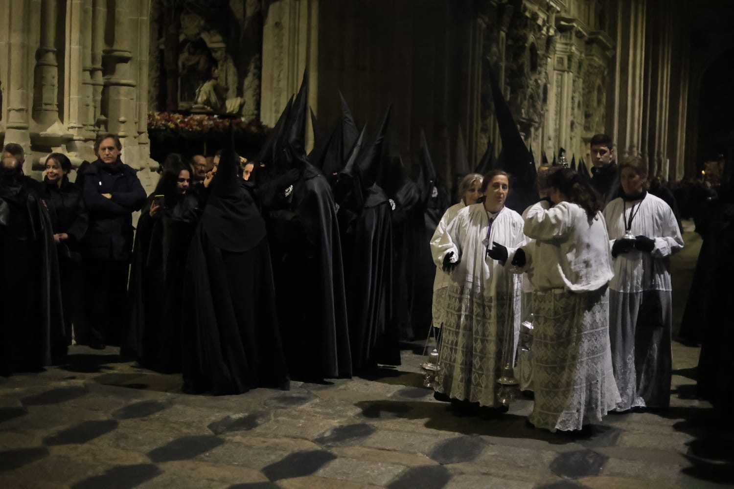Sin Soledad ni Cristo de la Liberación: la lluvia desluce el inicio del Sábado Santo