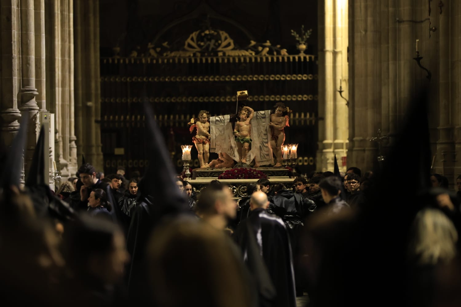 Sin Soledad ni Cristo de la Liberación: la lluvia desluce el inicio del Sábado Santo