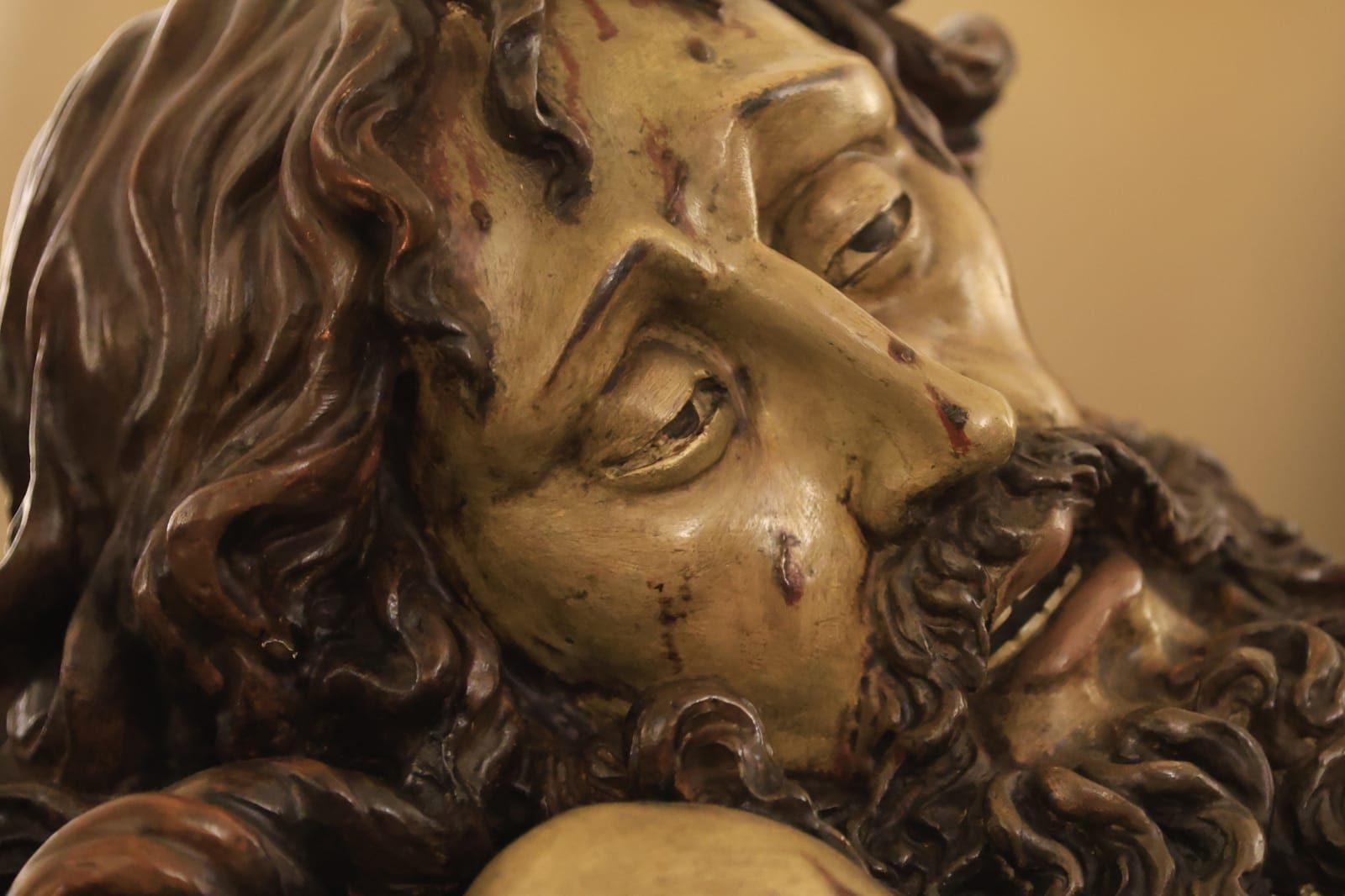 Sin Soledad ni Cristo de la Liberación: la lluvia desluce el inicio del Sábado Santo