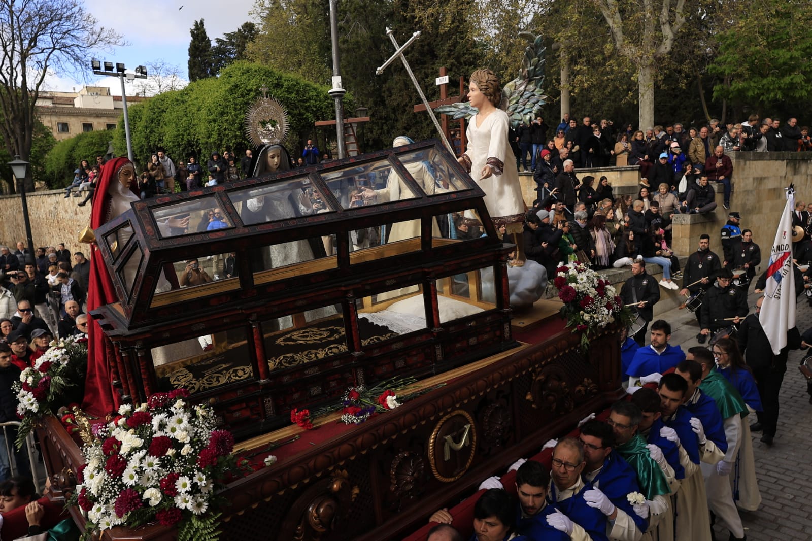 El Encuentro de Resurrección pone un solemne broche final a la Semana Santa salmantina