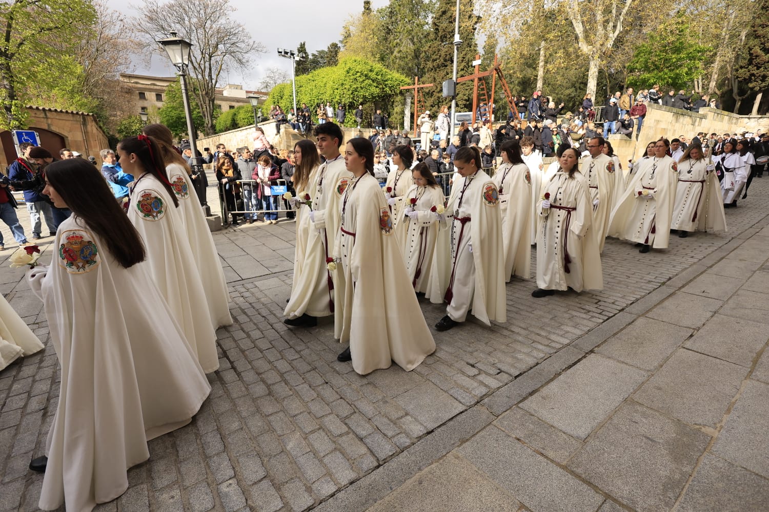 El Encuentro de Resurrección pone un solemne broche final a la Semana Santa salmantina