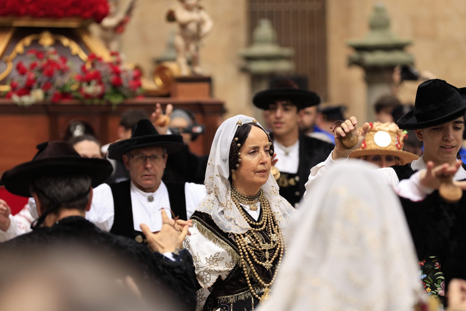 El Encuentro de Resurrección pone un solemne broche final a la Semana Santa salmantina