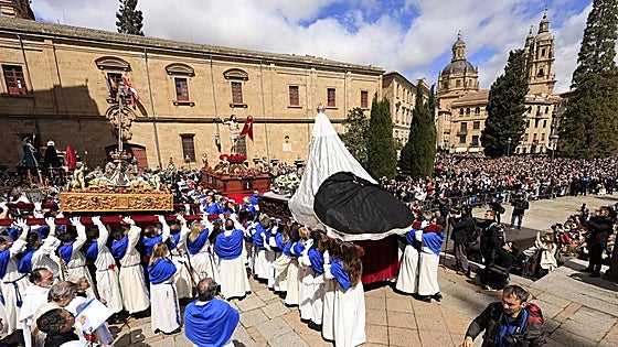El Encuentro de Resurrección pone un solemne broche final a la Semana Santa salmantina