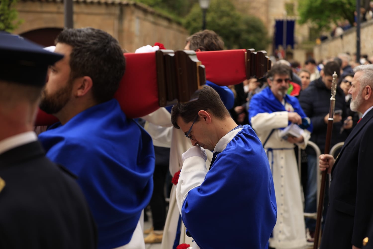 El Encuentro de Resurrección pone un solemne broche final a la Semana Santa salmantina